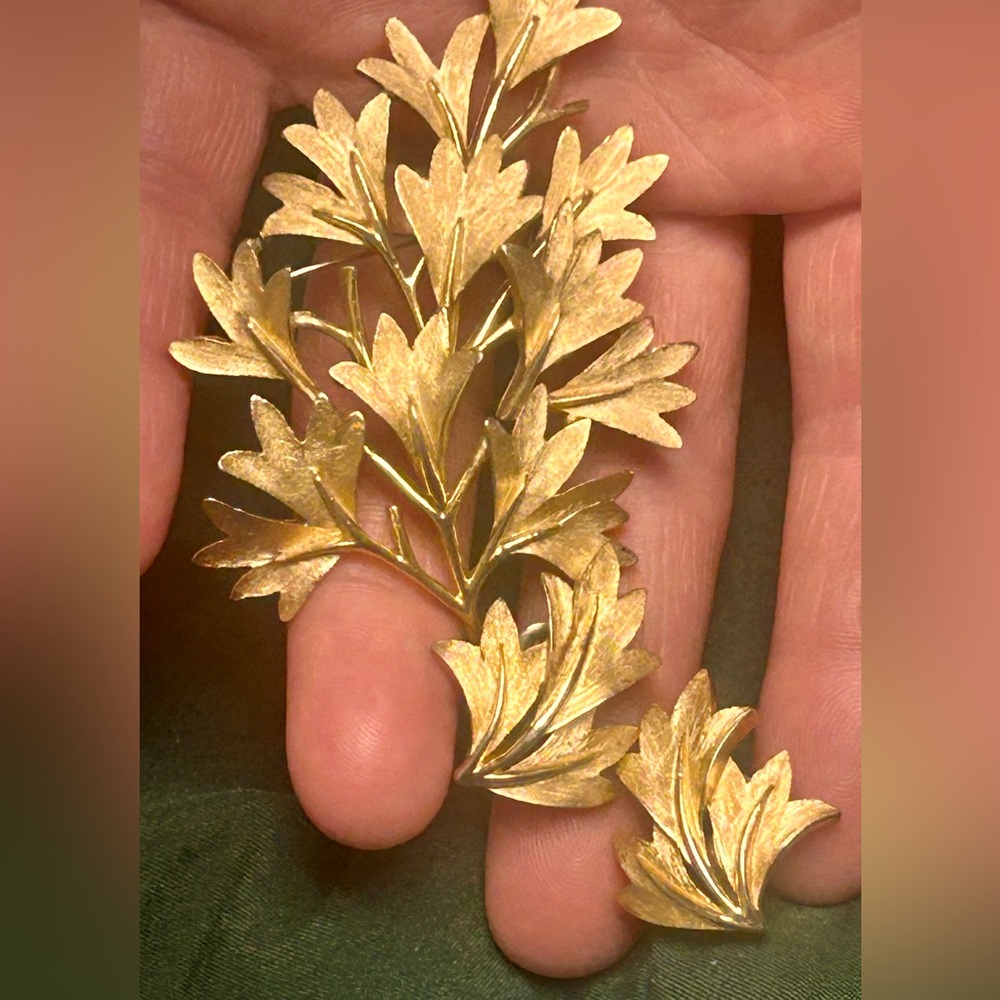 Vintage Crown Trifari Gold Leaf Brooch and Earring Set